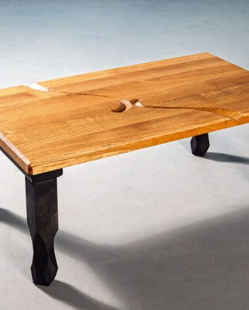Dubový konferenční stolek